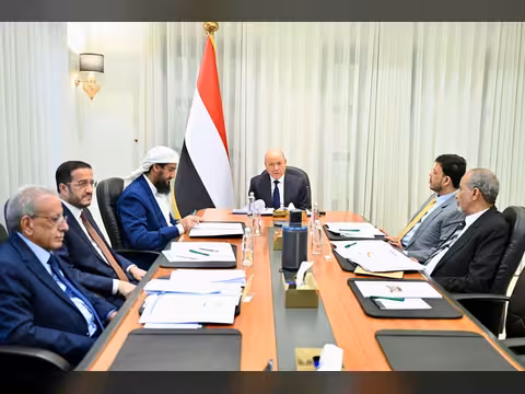 الرئاسة تقر مصفوفة الاصلاحات المزمنة ويشيد بمستوى التقدم في توحيد القرار الامني والعسكري