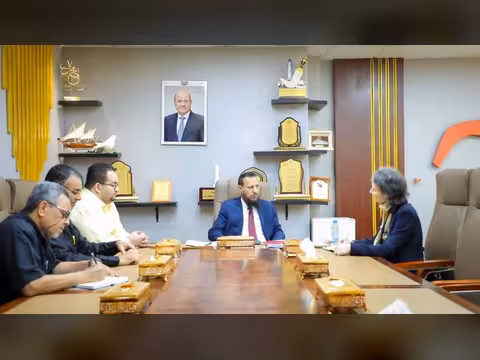 محافظ عدن يبحث مع السفيرة الفرنسية استمرار تنفيذ المشاريع الخدمية بالعاصمة المؤقتة
