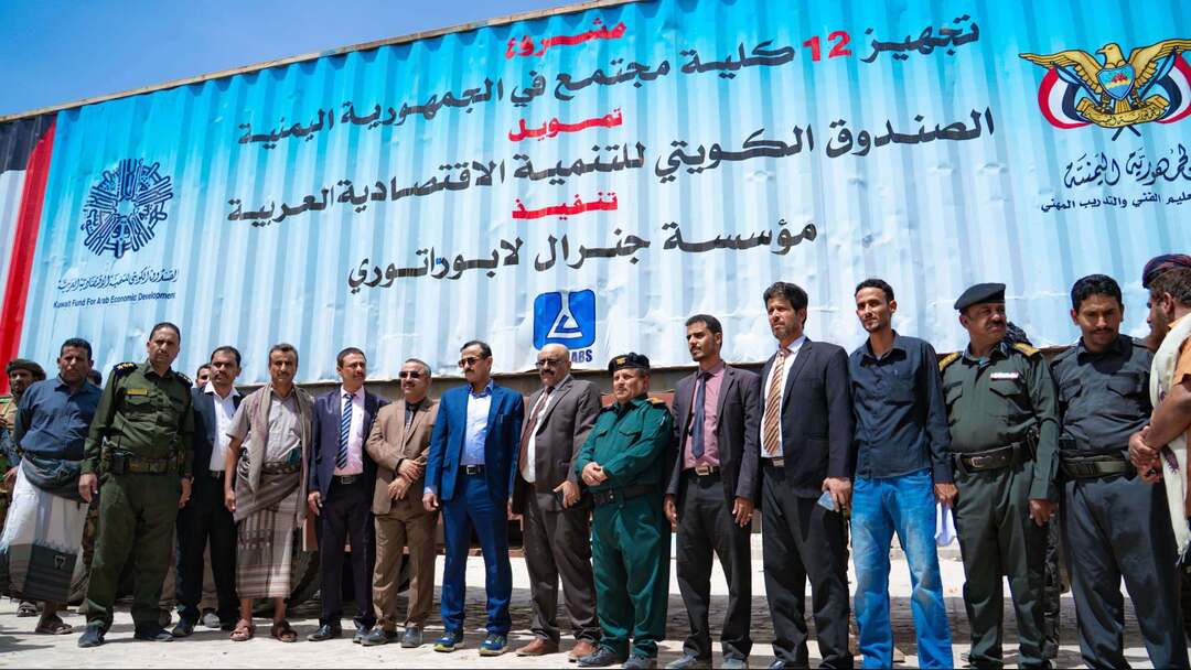 محافظ شبوة، يدشن استلام مكونات الدفعة الاولى من مكونات الدعم الكويتي لكلية المجتمع