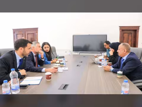 وزير النقل يبحث مع سفير الاتحاد الأوروبي تعزيز التعاون لتطوير قطاعات النقل في اليمن