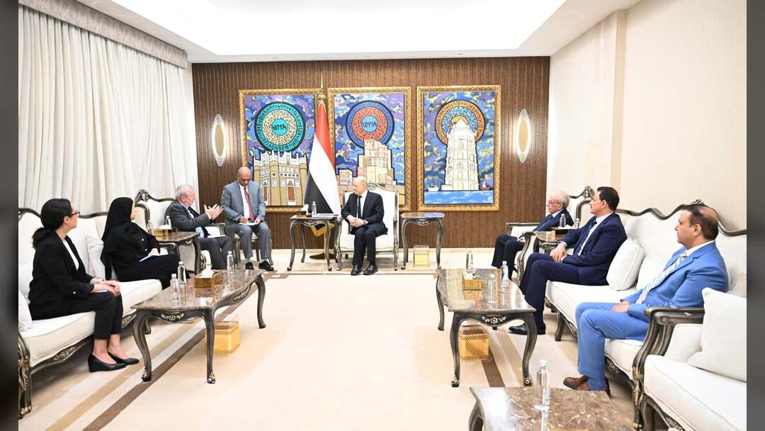 رئيس مجلس القيادة يؤكد التزام الدولة بتوفير كافة سبل الحماية والتسهيلات لمجتمع العمل الانساني