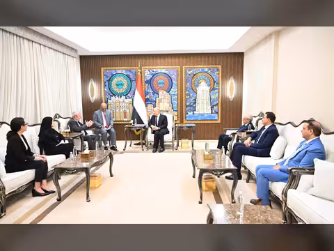 رئيس مجلس القيادة يؤكد التزام الدولة بتوفير كافة سبل الحماية والتسهيلات لمجتمع العمل الانساني
