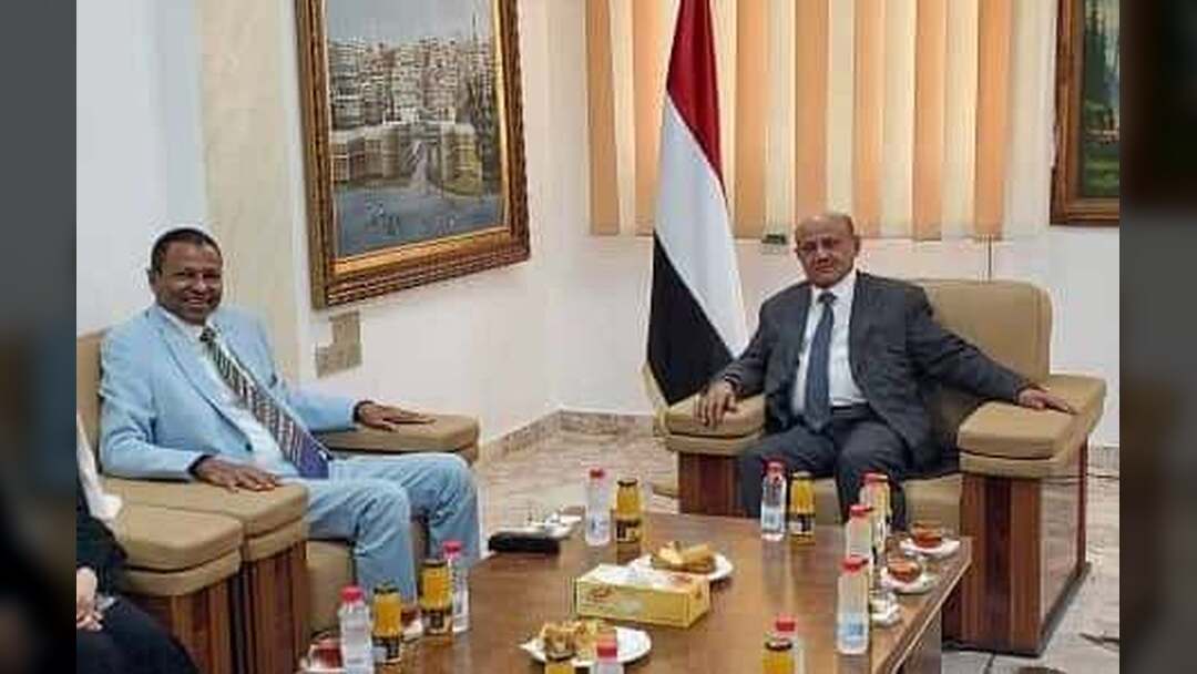 محافظ البنك المركزي يبحث مع ممثل برنامج الغذاء العالمي سبل تنفيذ المهام الإنسانية والإغاثية