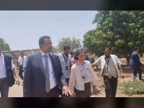محافظ لحج والسفيرة الفرنسية يتفقدان مزارع الحسيني ويبحثان تعزيز دعم القطاع الزراعي