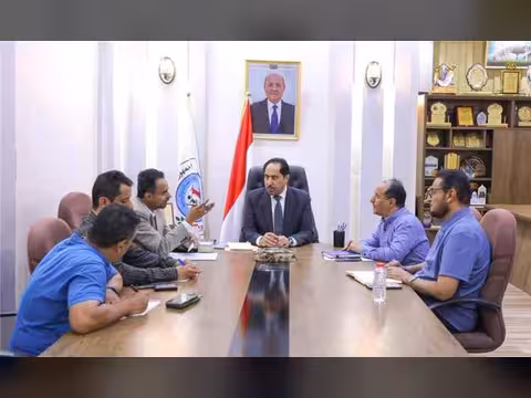 الوزير نائف البكري يبحث أوضاع الأندية والبنية التحتية في تعز