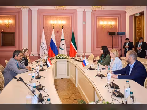 وزير الثقافة والسياحة يبحث مع نظيرته الروسية تعزيز التعاون الثقافي ودعم المتاحف والفنون