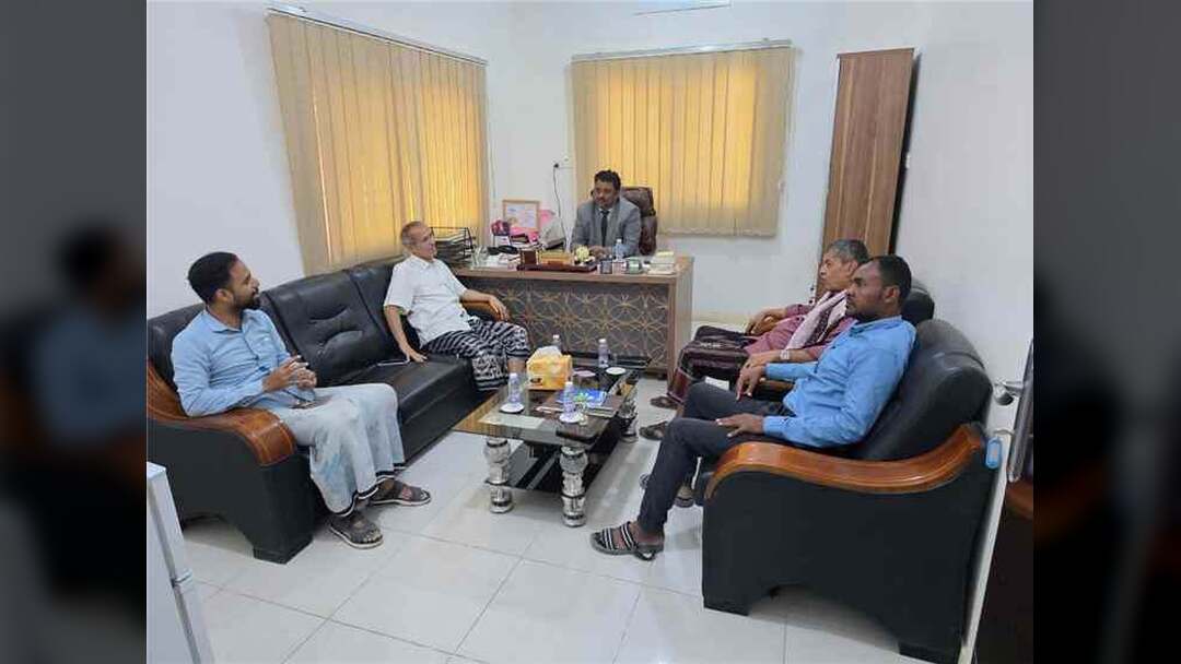 نائب رئيس هيئة النقل البري يعقد اجتماعاً بفرع سيئون لبحث الأداء وحادث العبر