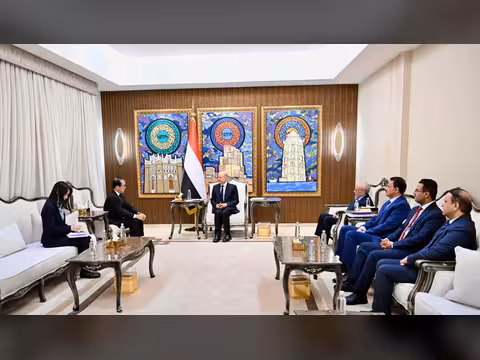 الرئيس العليمي يشيد بالتطور المستمر في العلاقات اليمنية الروسية