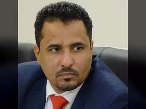 محافظ لحج يناقش الأوضاع الأمنية والنقابية والإنسانية وتعزيز الأداء المؤسسي