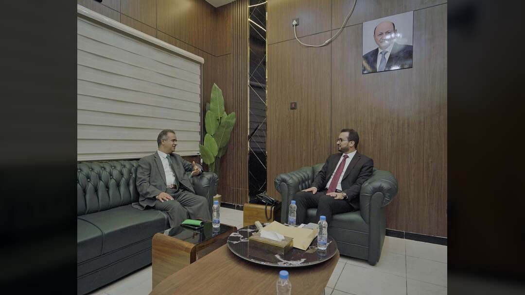 وزير الخدمة المدنية يبحث مع السفير الليبي سبل تعزيز التعاون المشترك