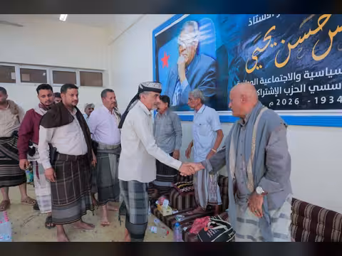 عضو مجلس القيادة محمود الصبيحي يقدّم واجب العزاء بوفاة المناضل الوطني أنيس حسن يحيى