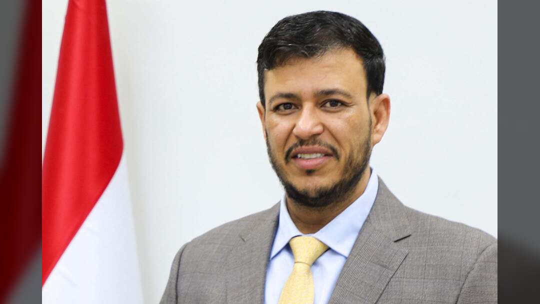 الدكتور عبدالله العليمي يعزي السفير رياض العكبري بوفاة شقيقه
