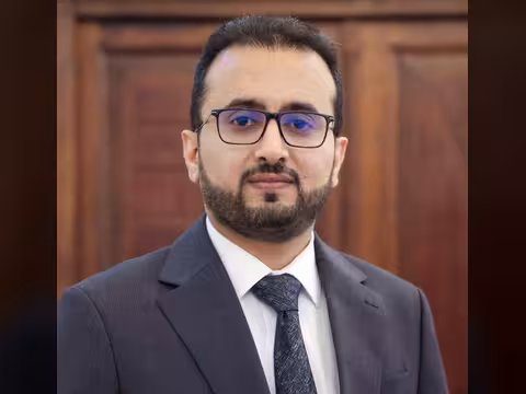 وزير الخدمة المدنية: إصدار تعاميم صرف العلاوات السنوية المستحقة وزيادة الرواتب بنسبة 20 بالمائة