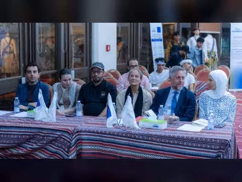 سفيرا الإتحاد الأوروبي وهولندا يطلعان على مشروع تعزيز الأمن المائي بالطاقة المتجددة في مأرب