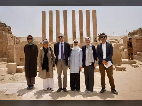 رئيس بعثة الاتحاد الأوروبي وسفيرة هولندا يزوران المعالم التاريخية وآثار مأرب