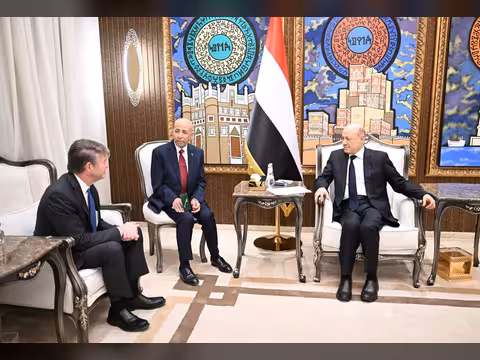 الرئيس العليمي يستقبل وفداً من شركة هنت النفطية الأميركية