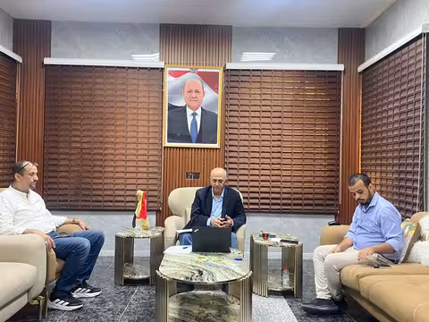 وزير المياه يبحث مع منظمة التعاون الاقتصادي والتنمية دعم قطاع المياه والتكيف المناخي