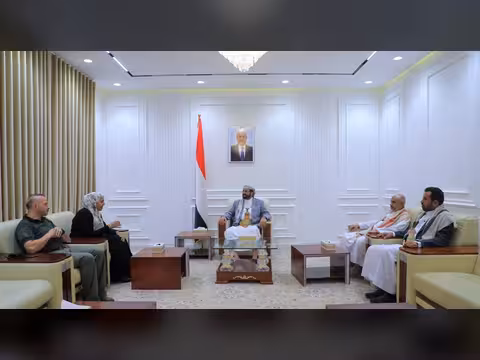 العرادة يلتقي فريق مكتب المبعوث الأممي، ويؤكد دعم الجهود الأممية لإنجاح تنفيذ اتفاق إطلاق سراح المحتجزين
