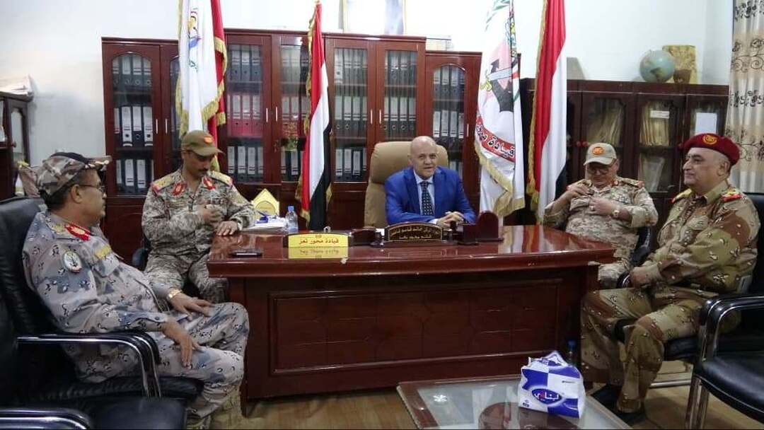 الوزير دماج يناقش تطوير القطاع الفندقي وتعزيز السياحة