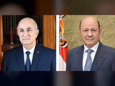 رئيس مجلس القيادة يهنئ بذكرى استقلال الجزائر