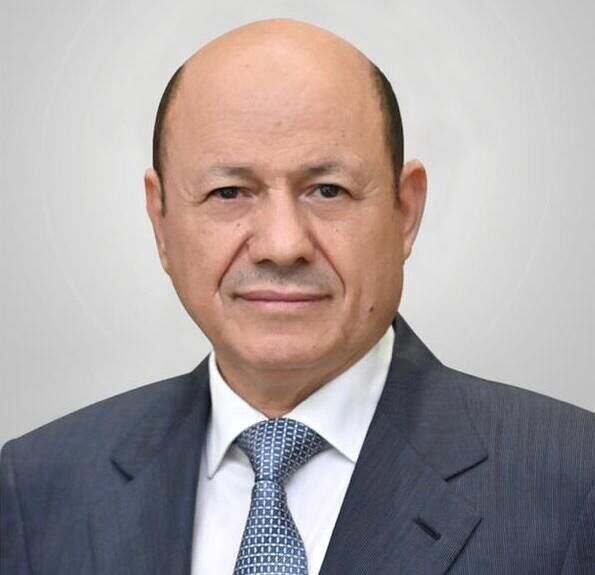 رئيس مجلس القيادة يعزي بوفاة الأديب والشاعر الكبير محمود الحاج