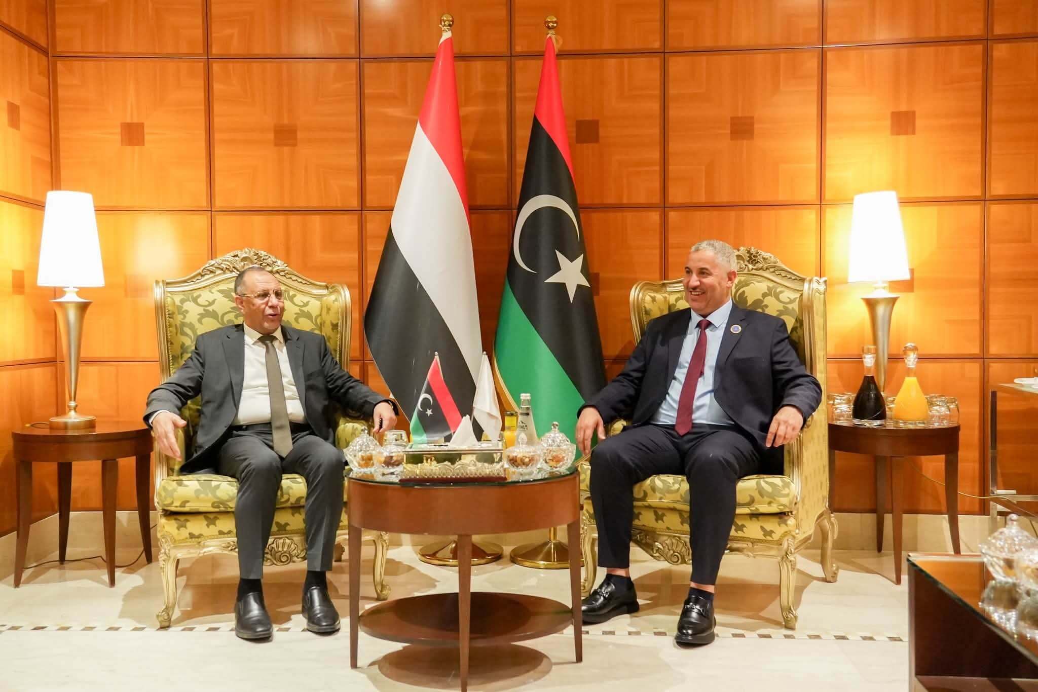 وزير الصناعة والتجارة يبحث مع نظيره الليبي تعزيز العلاقات وتطوير آفاق التعاون المشترك بين البلدين الشقيقين