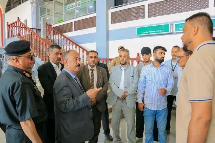 وزير النقل يزور عدداً من مؤسسات الوزارة في عدن ويؤكد استقرار النشاط الملاحي والجوي