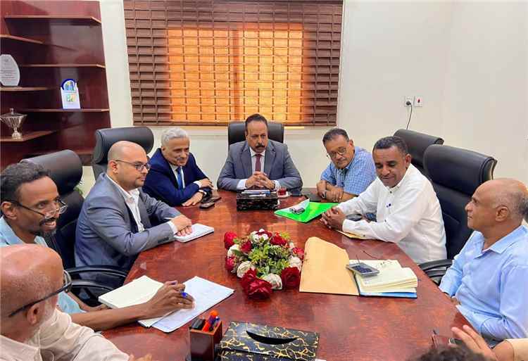 اجتماع في عدن يبحث خطط صيانة الطرق وتعزيز كفاءة صندوق الصيانة