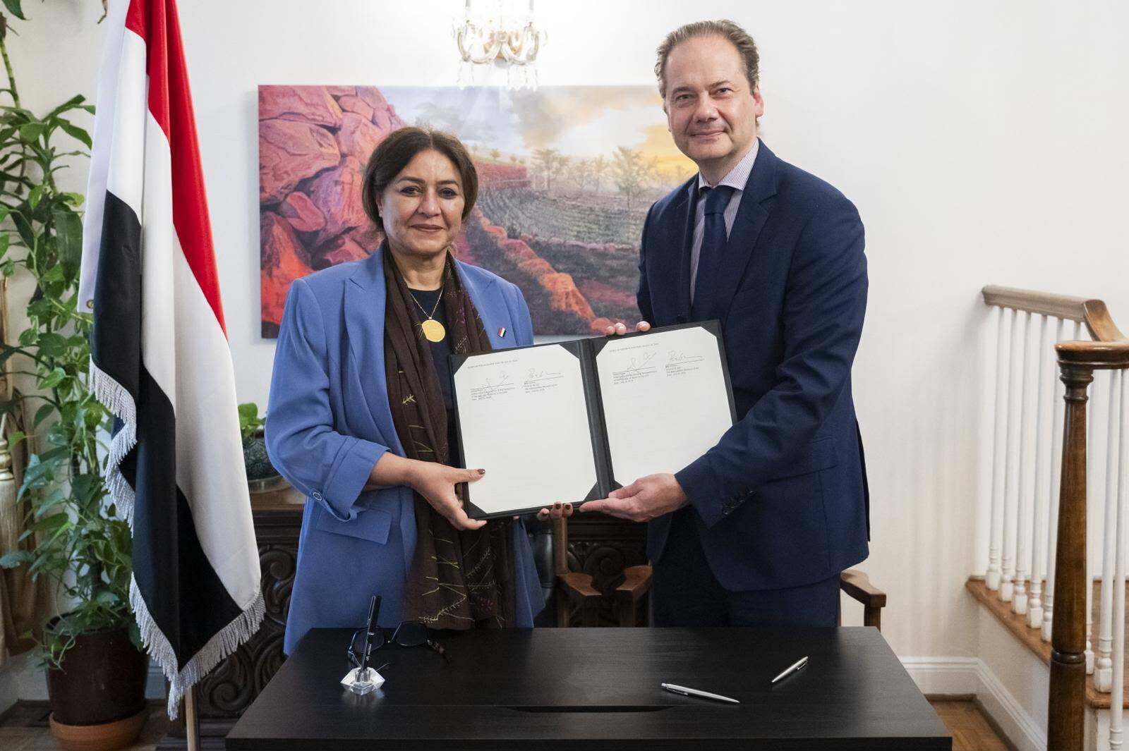 شراكة لحماية التراث: توقيع اتفاقية إيداع مؤقت لآثار يمنية في متحف المتروبوليتان بنيويورك