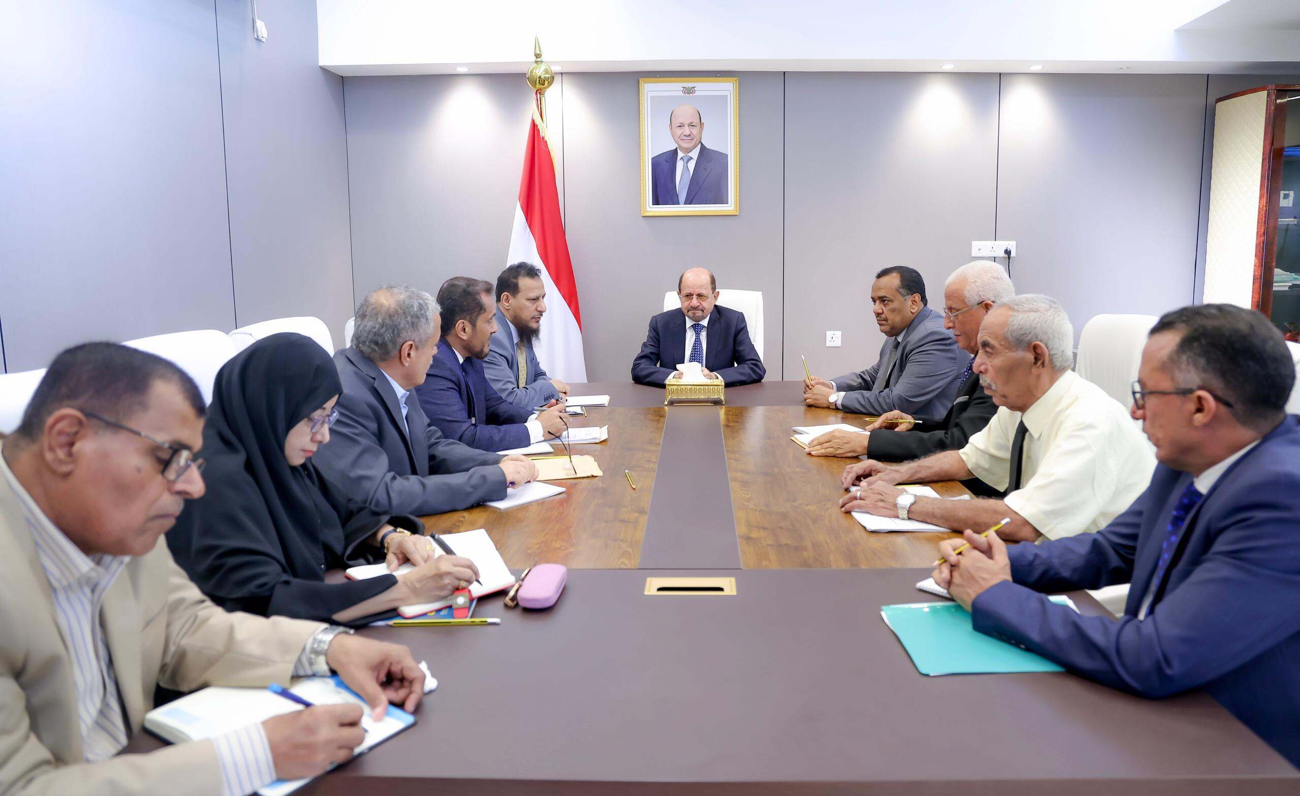 الزنداني يؤكد أولوية عدن حكومياً ويوجه بخطة عاجلة لتحسين الخدمات ومعالجة الاختلالات  