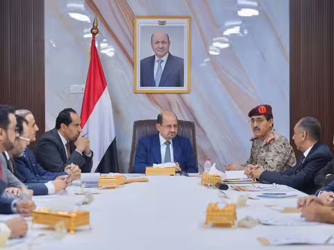 مجلس الوزراء يناقش تداعيات التصعيد الحوثي ويتخذ عدد من الإجراءات لتعزيز الاستجابة الحكومية للتطورات