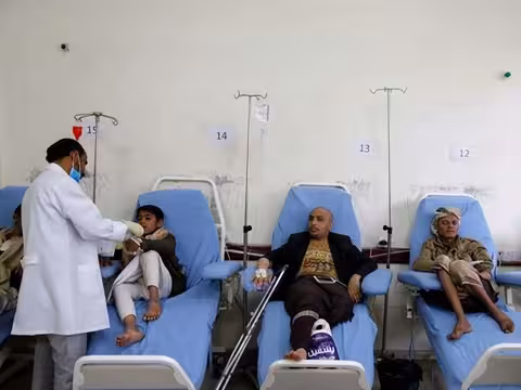 إغلاق أبواب مستشفيات صنعاء بوجه المرضى المدنيين وتخصيصها لجرحى ميليشيا الحوثي