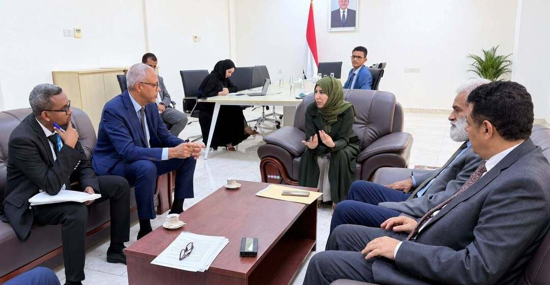 بن دغر يبحث مع السفيرة الفرنسية مستجدات الأوضاع وتهديدات الحوثيين على الملاحة الدولية