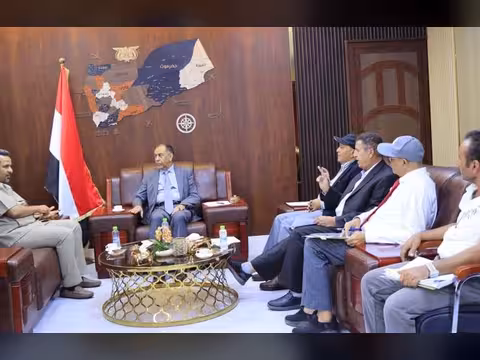وزير الصناعة ومحافظ لحج يناقشان تطوير المناطق الصناعية ويقران تشكيل لجنة مشتركة لتعزيز الاستثمار