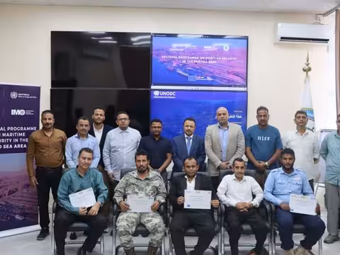عدن..الهيئة العامة للشؤون البحرية تختتم دورة تدريبية في أمن السفن والموانئ