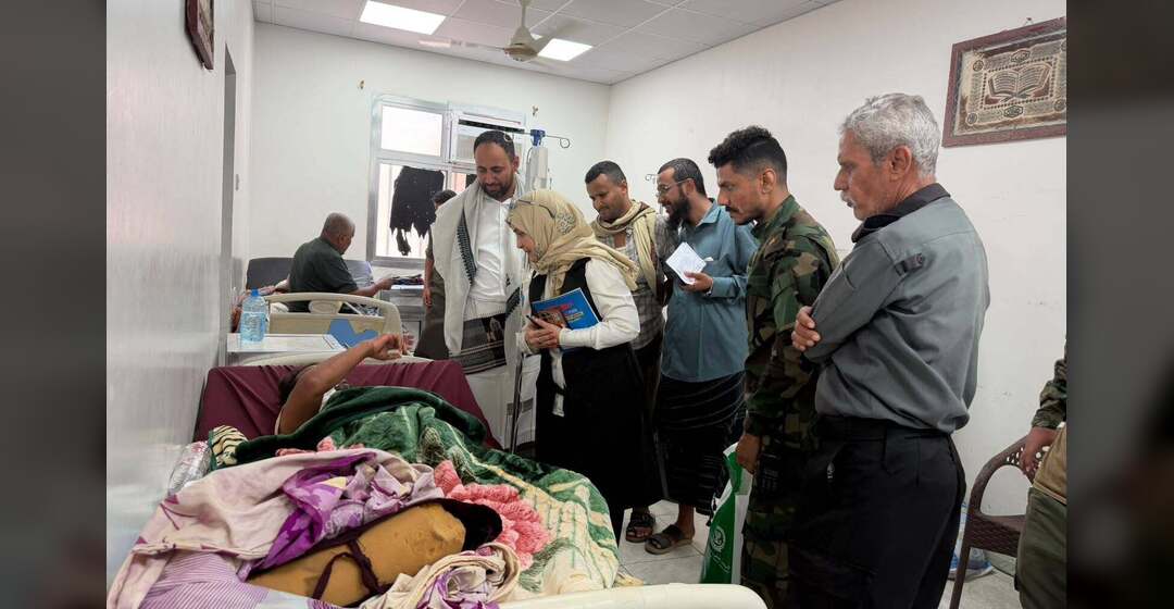 وزيرة الشؤون القانونية تتفقد الجرحى في مستشفيات عدن وتشيد بدورهم البطولي