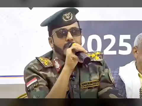نداء عاجل من العميد الأكحلي: مقاتلو تعز يواجهون الحوثيين بالأسلحة الشخصية ويحتاجون لإسناد فوري