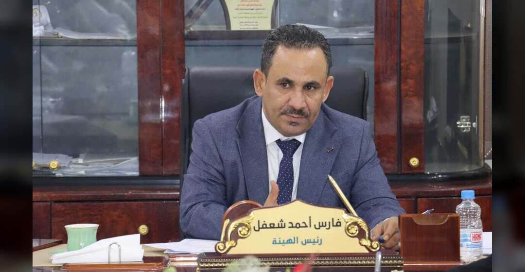 بتوجيهات وزير النقل.. رئيس هيئة النقل البري يوجه بتسيير 5 حافلات مجانية لنقل طلاب الجامعات في عدن لمدة شهر