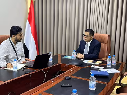 وزير الدولة يبحث مع المجلس الدنماركي للاجئين تطوير آليات العمل وتعزيز التنسيق