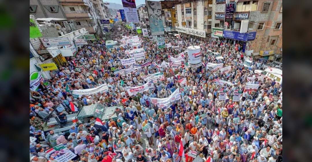 حشود جماهيرية واسعة في تعز لتأكيد وحدة الصف ومساندة أبطال الجيش في الجبهات
