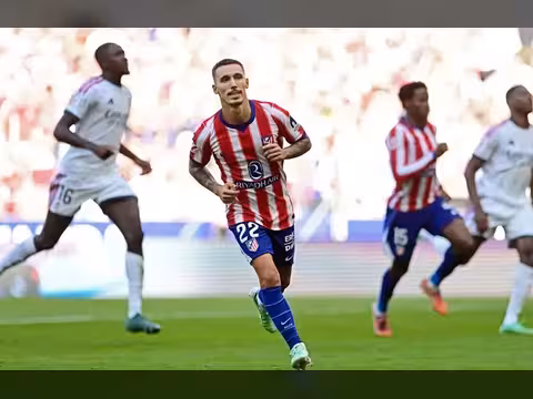 أتلتيكو يسقط ريال مدريد بثنائية وينتزع الوصافة