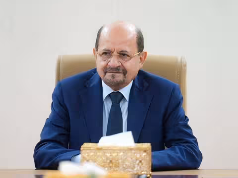 رئيس الوزراء يهنىء باليوم الوطني السعودي ويؤكد ان المملكة سندٌ أصيل لليمن 