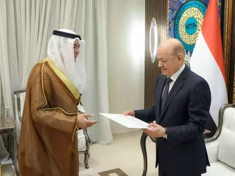 الرئيس العليمي يتسلم رسالة جوابية من أمير دولة الكويت
