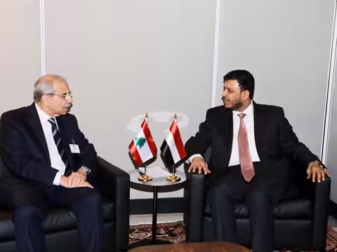 الدكتور العليمي يبحث في نيويورك مع وزير الخارجية البحريني العلاقات الثنائية ومستجدات الأوضاع الإقليمية