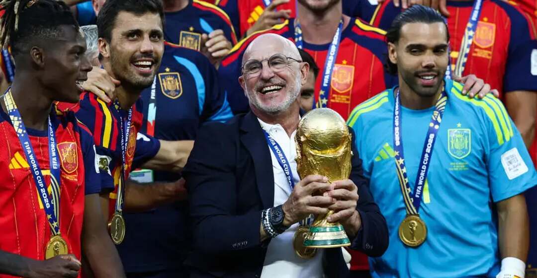 الاتحاد الإسباني لكرة القدم يمدد عقد مدرب المنتخب الأول دي لا فوينتي حتى 2032