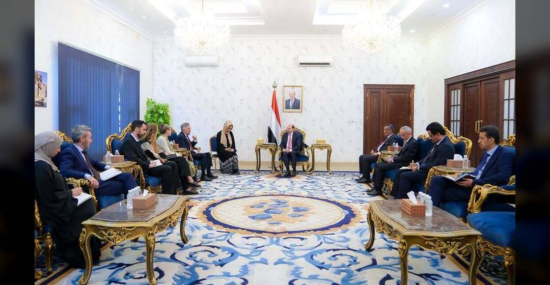 رئيس الوزراء: تهديدات الحوثيين عابرة للحدود وتتطلب موقفاً دولياً صارماً لردعها واستعادة الدولة