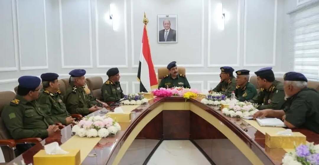 وزير الداخلية يوجه برفع اليقظة الأمنية وتأمين المناطق المحررة لمواجهة تهديدات الحوثيين