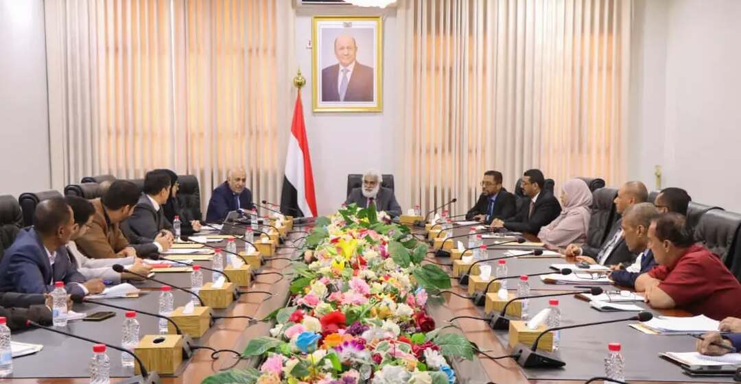انكماش الاقتصاد اليمني بأكثر من 50% والحكومة تعلن إطلاق خطة استراتيجية للتعافي