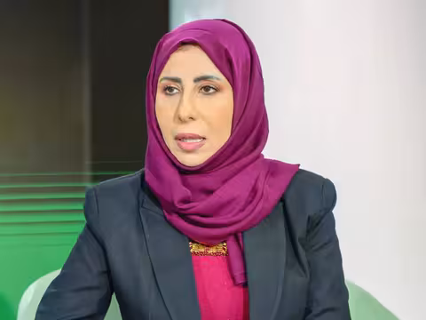 وزيرة الخارجية ونظيرها البحريني يبحثان التصعيد العسكري الحوثي والحصار المفروض على تعز
