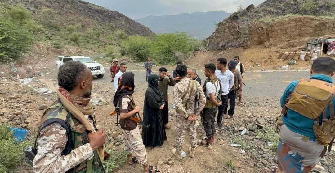 وزيرة الشؤون القانونية تزور جبهتي الكدحة وبني بكاري في محافظة تعز